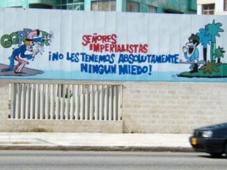 Affischtavla utanför USAs intressekontor i Havanna