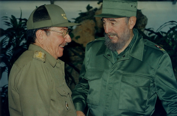 Raúl och Fidel Castro 2001