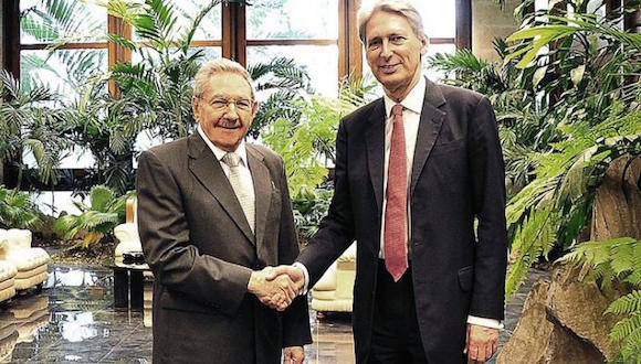Raúl Castro & Philip Hammond