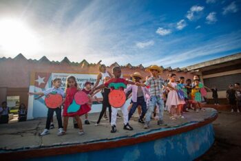 pionjärer, skola, föreställning, 4 april